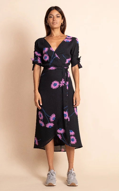 Comfort First Women's Wear Olivera Midi Dress in Pink Daisy on Black