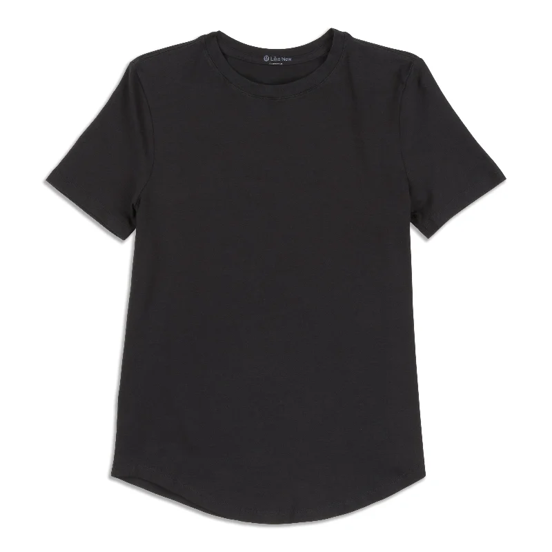 New Season Fashion Preview Love Curved-Hem Crewneck T-Shirt Sale